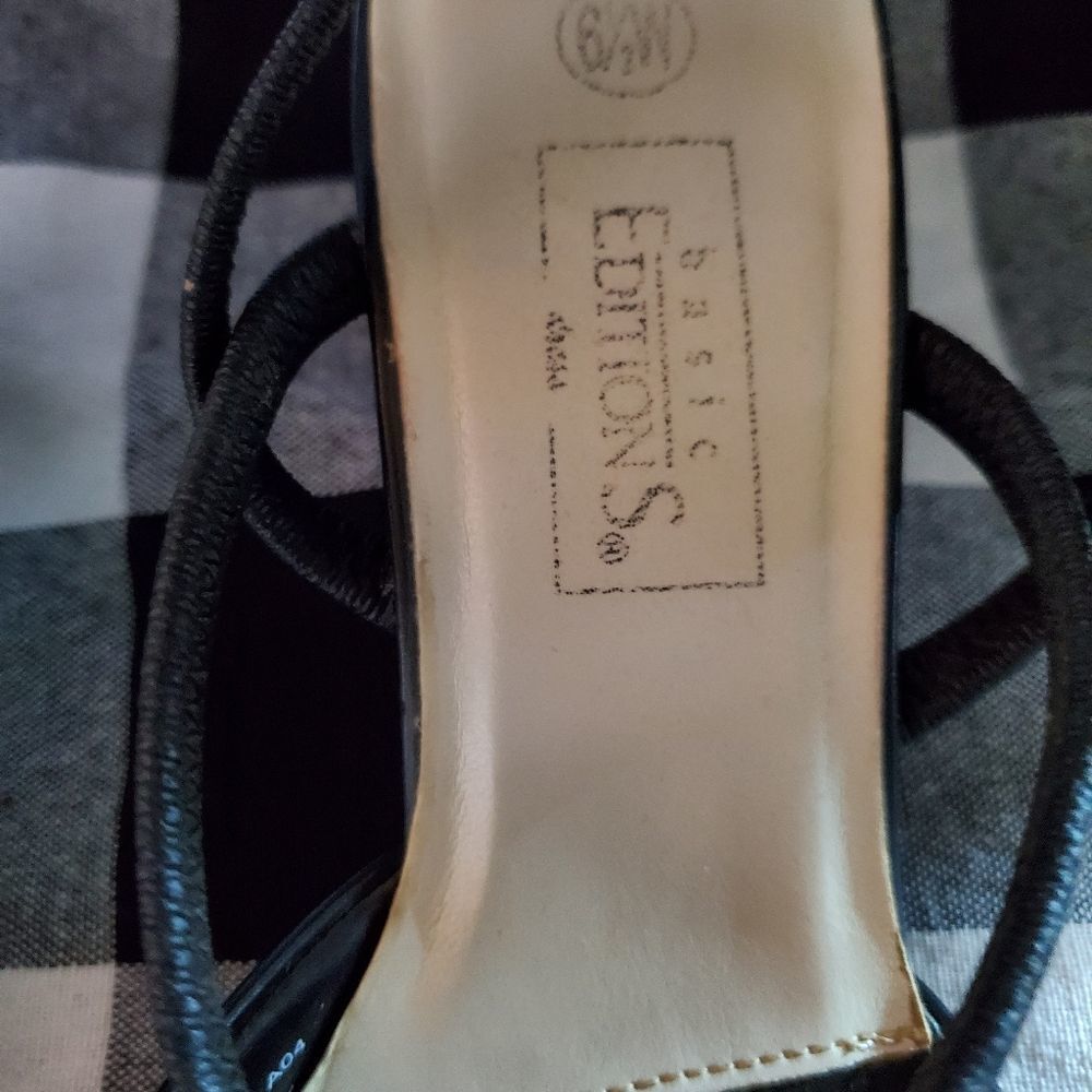Basic Edition Black Heels - Picture 2 of 8